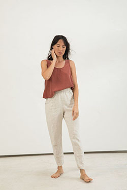 Outfit pantalon de lino mujer | Linen Pant Outfits | Beige And White Outfit,  Linen Pants,