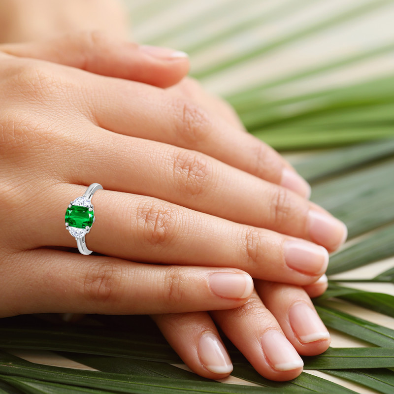 Choosing the Perfect Three Stone Emerald Ring for Your Personal Style: 