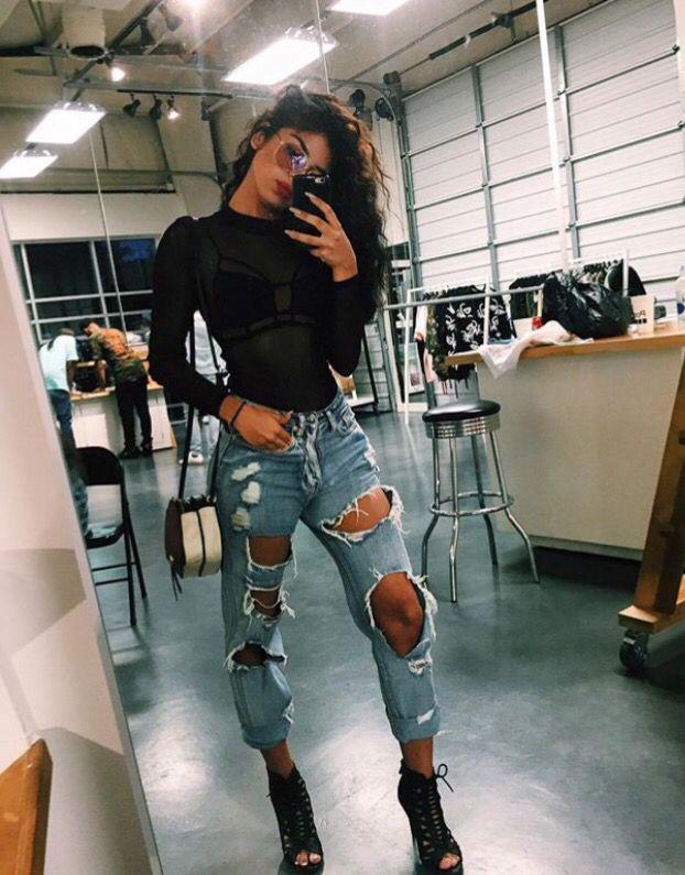 ripped mom jean outfits