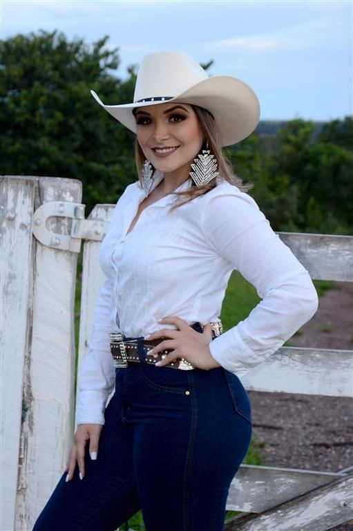modern cowgirl look
