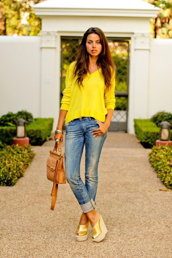 yellow shirt and jeans outfit