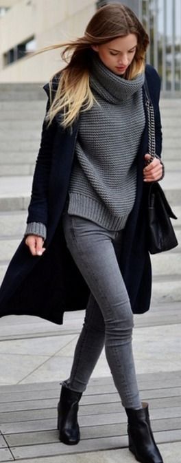 Oversized sweater outfit on Stylevore