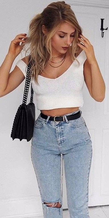 crop top with mom jeans