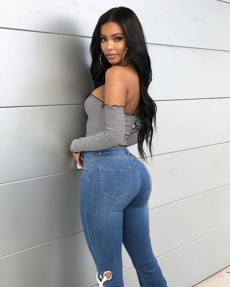 thick girl in skinny jeans