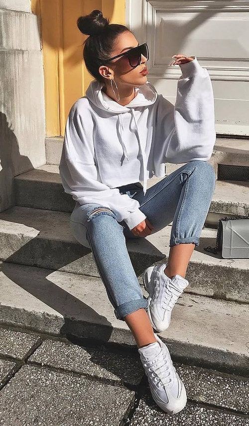 Lazy Day Baddie Outfits With sweatshirt on Stylevore