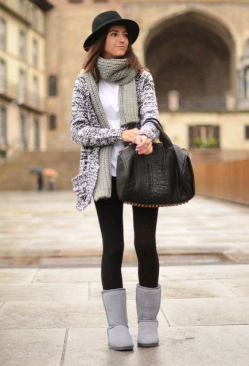 26 Cute Ugg Outfit Ideas & Tips How to Wear Uggs  Uggs outfit, Fur boots  outfit, Chic winter outfits