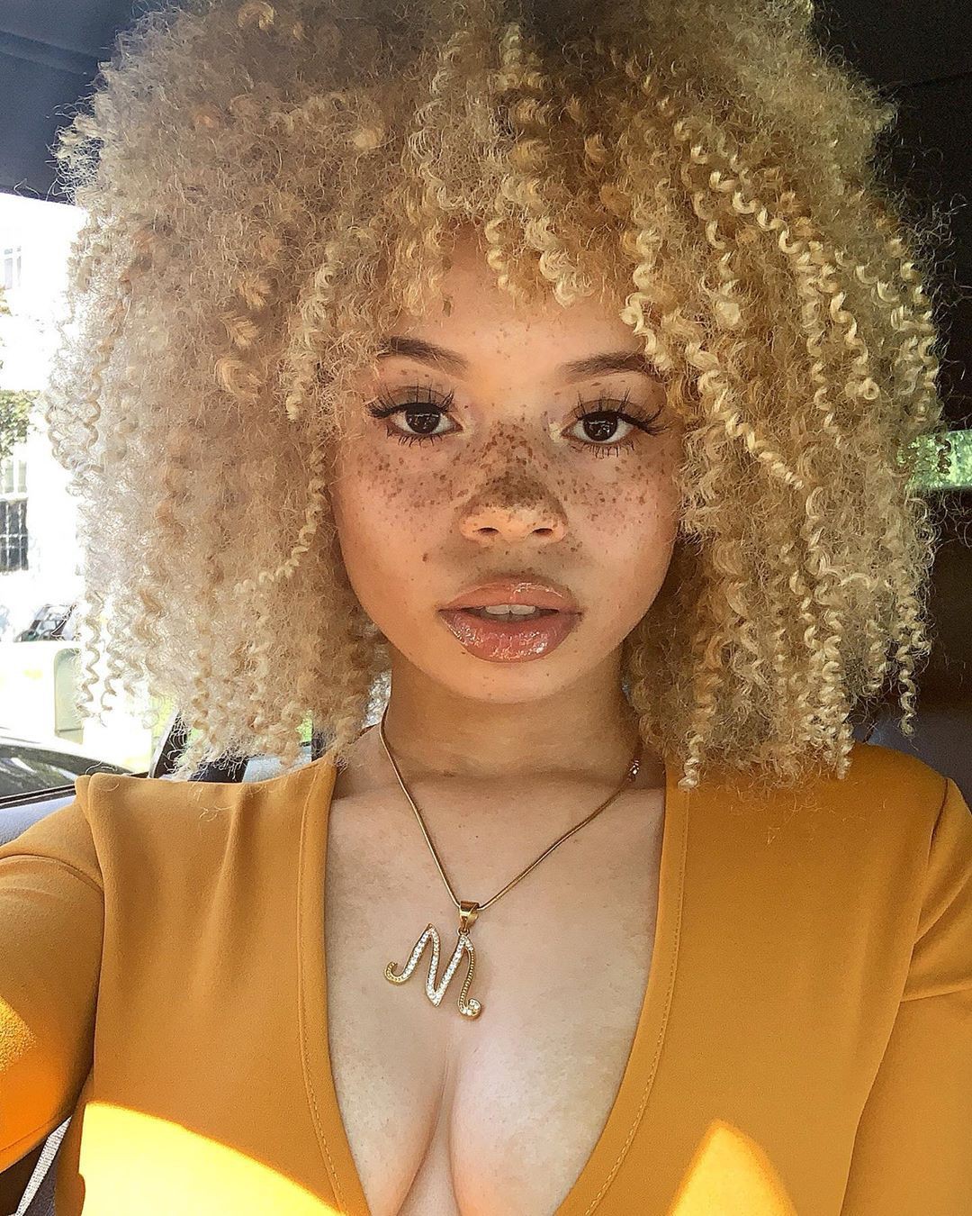 dating light skinned black girl makeup