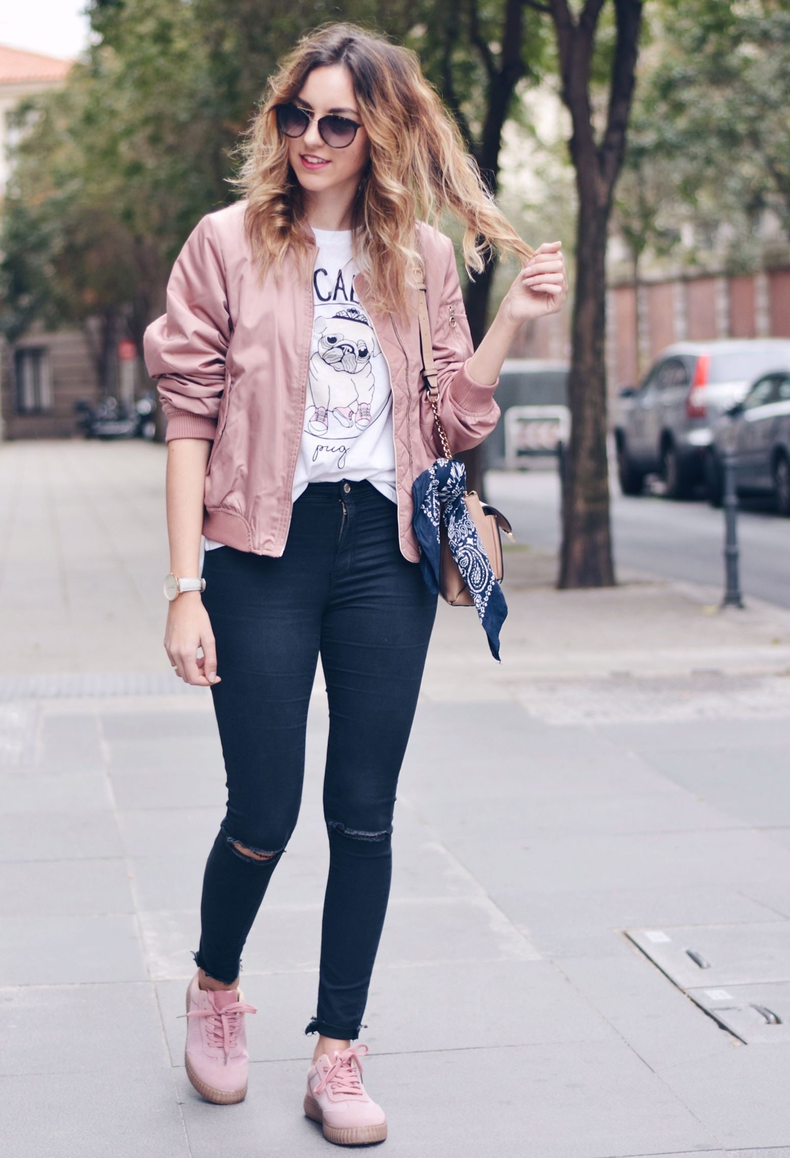 Outfit con tenis rosas, Casual wear | Bomber Jacket Outfit | Casual wear,  Jacket Outfits, Sports shoes