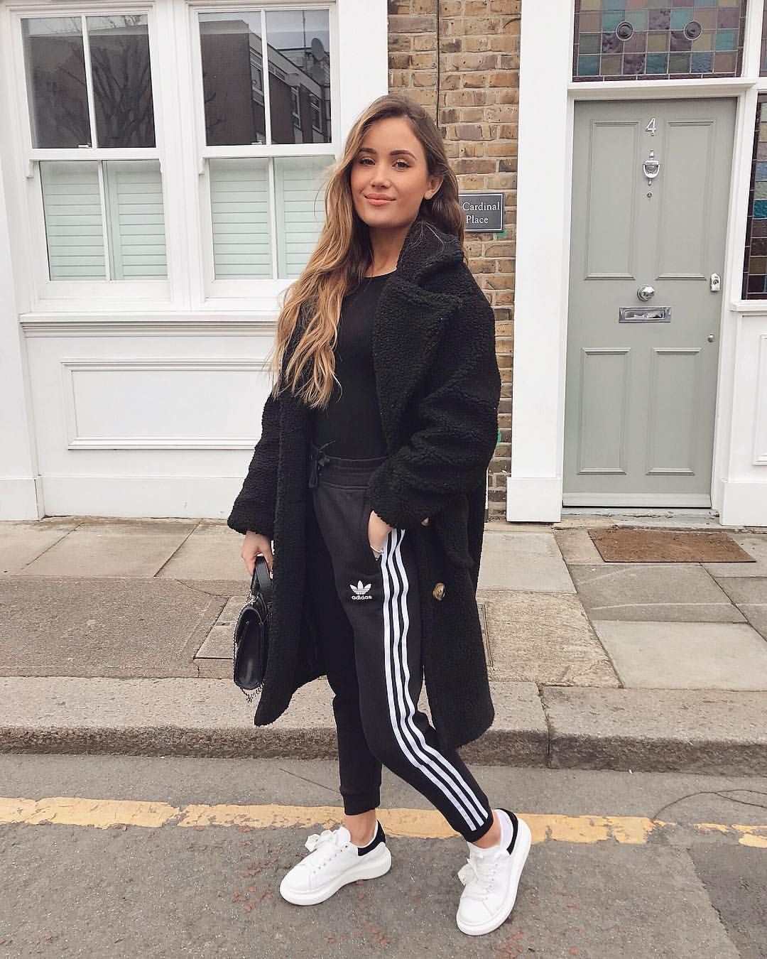 Af en toe Ziek persoon Reis Outfit jogging adidas femme, Adidas Superstar | Outfits With Sweatpants |  Adidas Originals, Adidas Superstar, Casual wear