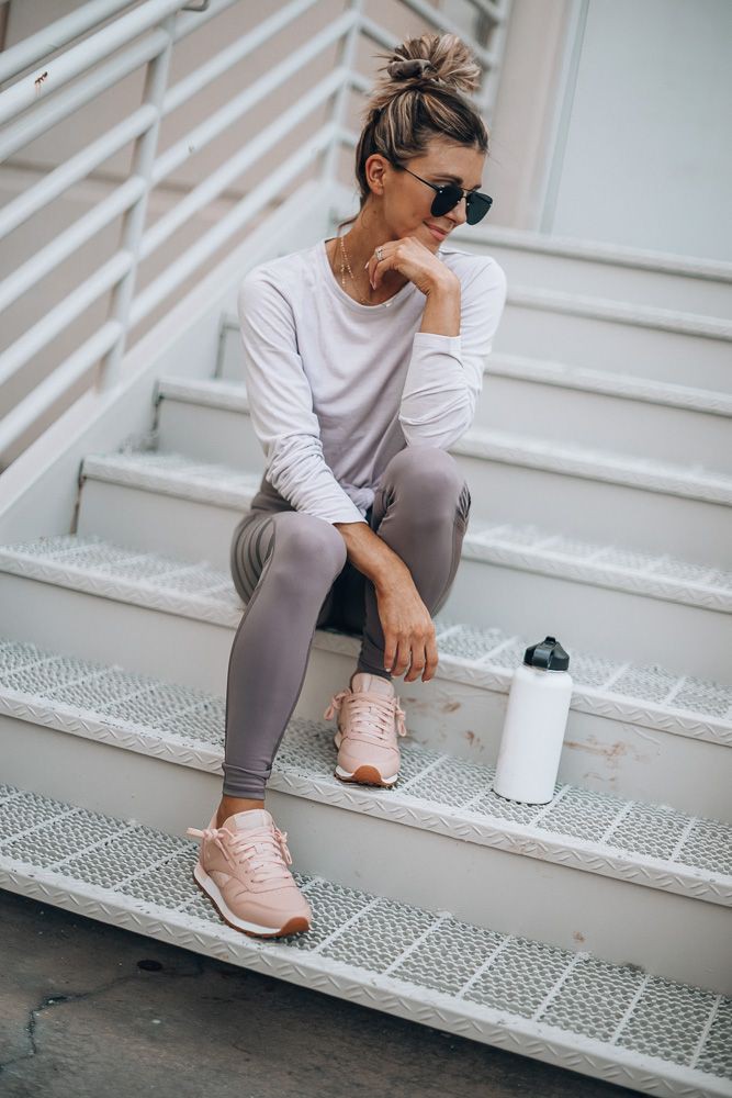 zonsondergang Helemaal droog vloek Outfit With Grey Leggings, Fitness fashion | Outfit With Grey Leggings |  Fitness fashion, Legging Outfits,