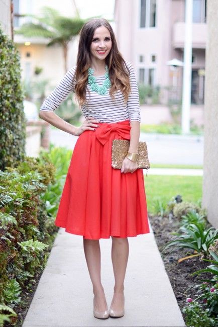 Red skirt and white top | Red Skirt Outfit | Navy blue, Skirt Outfits,