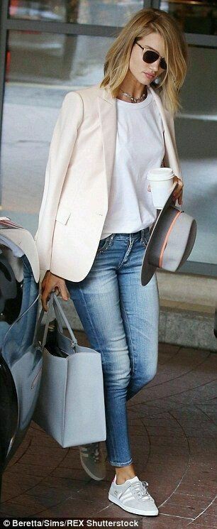 Blazer jeans and sneakers women | What To Wear To College Everyday | Casual  wear, College outfits, Jean jacket