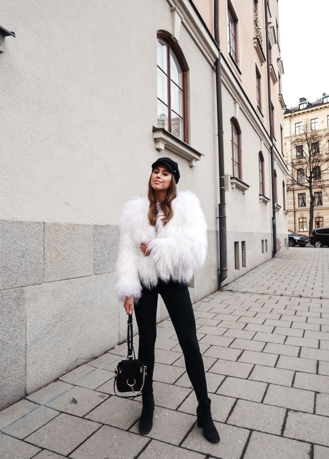 Best style of blogger white fur, White trench coat | Outfits With Faux ...