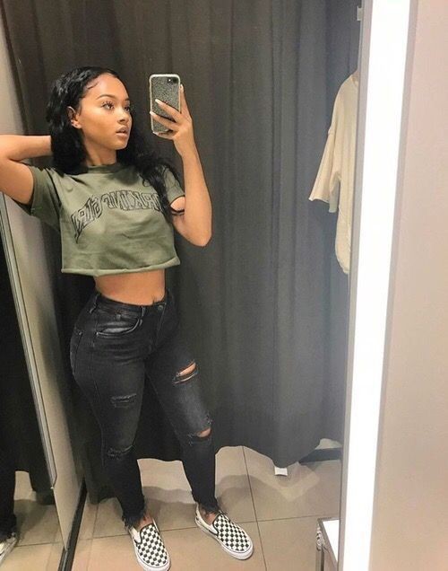 Baddie outfit with black ripped jeans | Checkered Vans Outfits | Crop top,  Jean jacket, Jeans Black