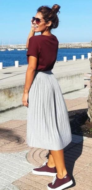 casual pleated skirt outfit