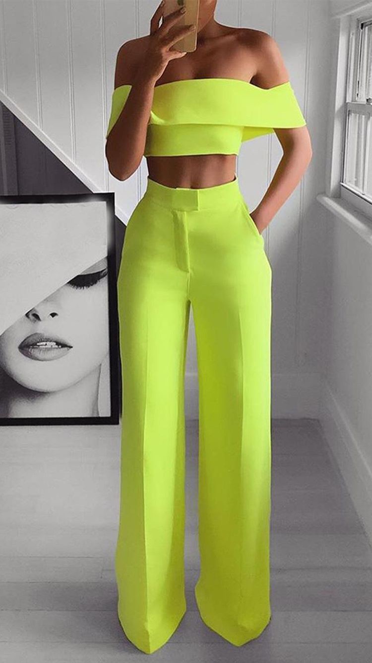 High waist pants with crop top | Trendy Outfits To Look Stylish In 2020 | Crop top, Sleeveless 