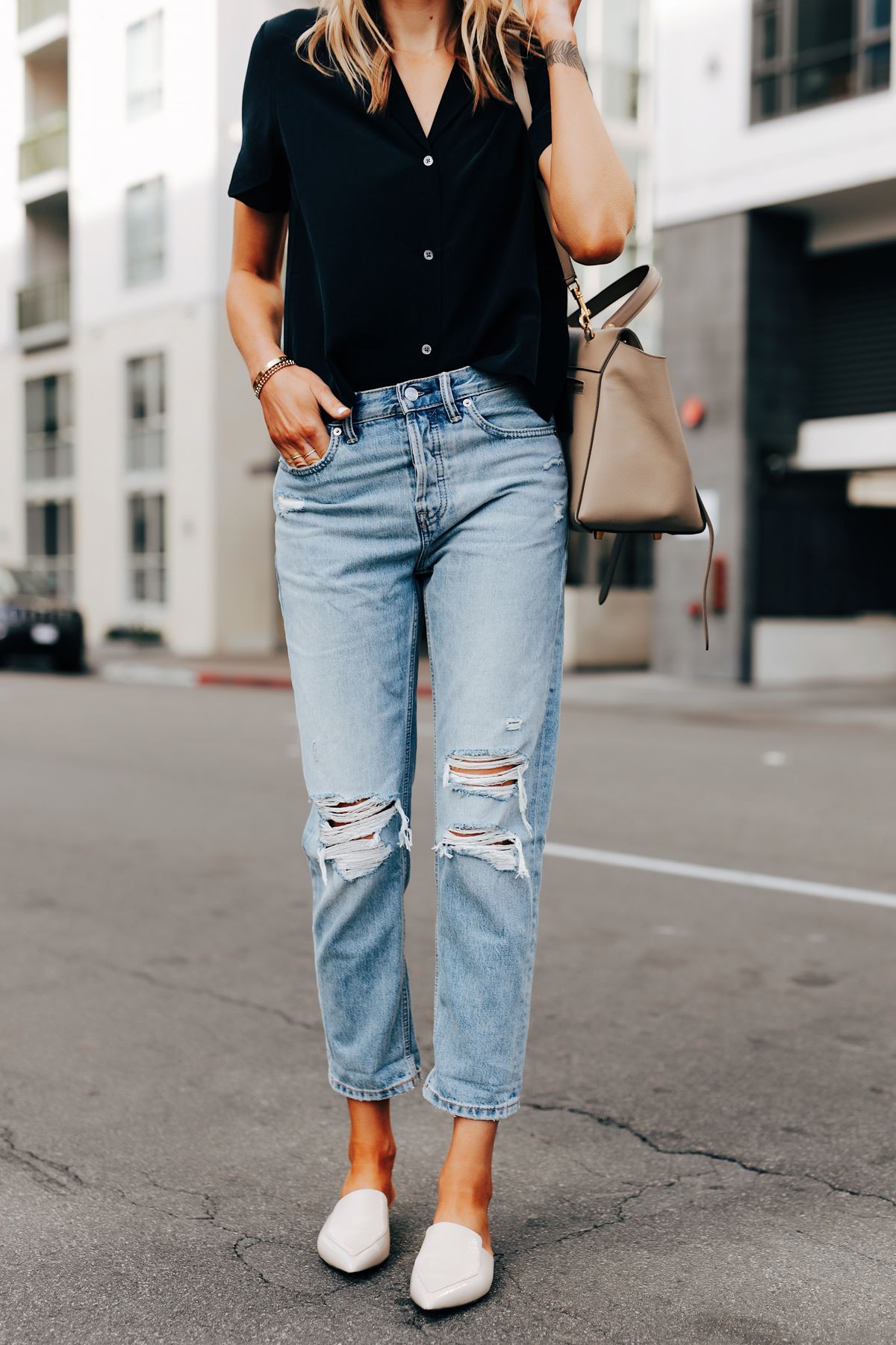 Ripped boyfriend jeans outfit Ripped jeans  Casual Outfit Ideas For 2020   Casual Outfits Casual wear Mom jeans