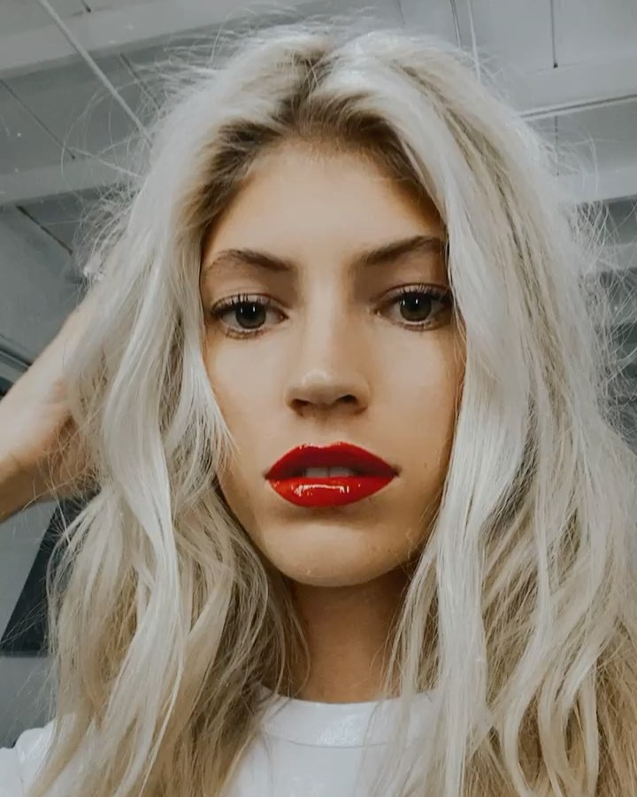 Devon Windsor Blond Hairs Cute Girls Face Glossy Lips Vacation