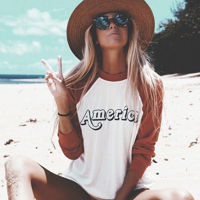 La playa tumblr con sombrero | 4th Of July Outfit | 4th July Outfit, Sun  hat, Surfer hair