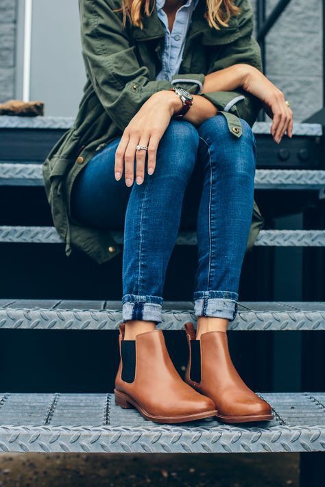 Womens brown chelsea boots outfit | Chelsea Boot Outfits | Blue Outfit,  Brown Boots, Chelsea boot