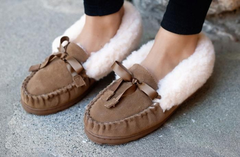 Start Your Relaxing Weekend with Fluffy Slippers From BEARPAW®