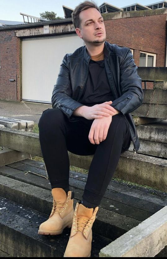 Black Bomber Jacket, Timberland Boot Fashion Tips With Black Jeans, Outfit  Formal Con Botas Timberland Hombre | Boots timberland men