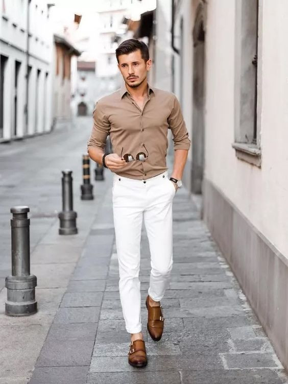 Coral Polo Shirt and beige chino pants | Hockerty