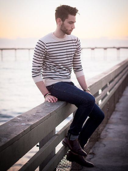 T-shirt, Full Sleeve Outfit Trends With Dark Blue And Navy Jeans, Bostonian Shoes Outfit: 